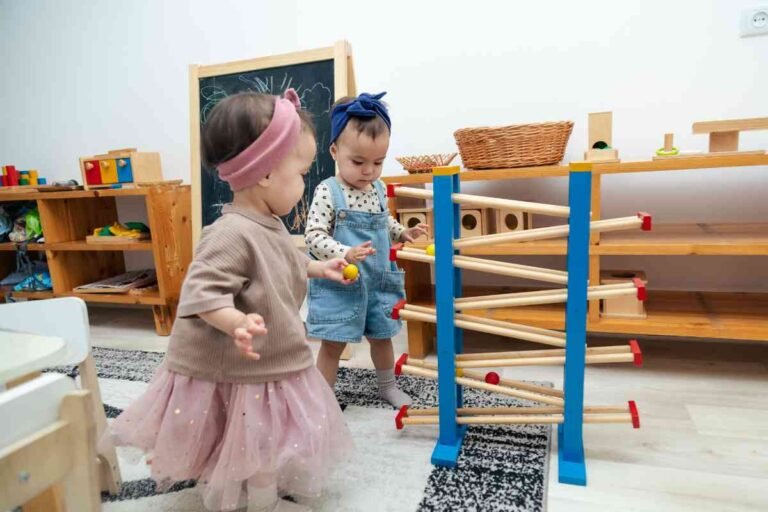 Cómo hacer una sala sensorial con materiales en casa, una idea genial para la estimulación de nuestros pequeños en confinamiento