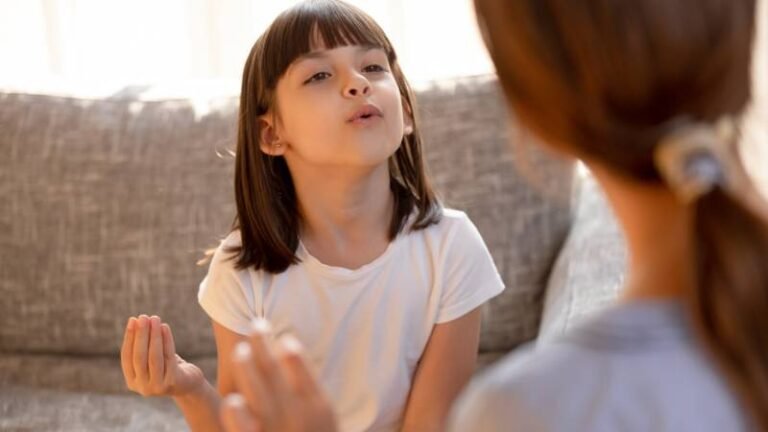 Ecolalia en niños con trastornos de lenguaje: ¿qué significa realmente y cómo acompañarles?