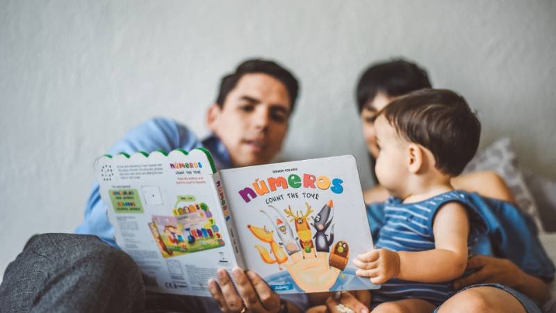 How to use stories and pictograms to improve communication in non-verbal children