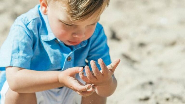 Calor, arena, agua y ropa: el verano sensorial y cómo acompañarlo sin peleas