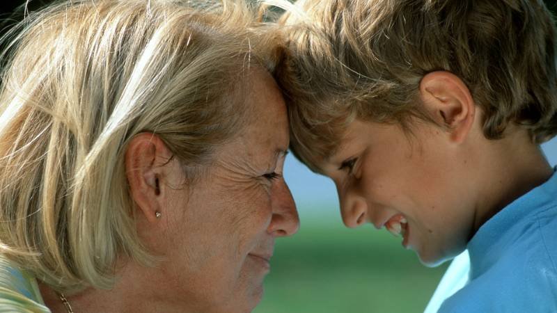 Els avis, la cuidadora, el campament: com aconseguir que tots remin en la mateixa direcció aquest estiu
