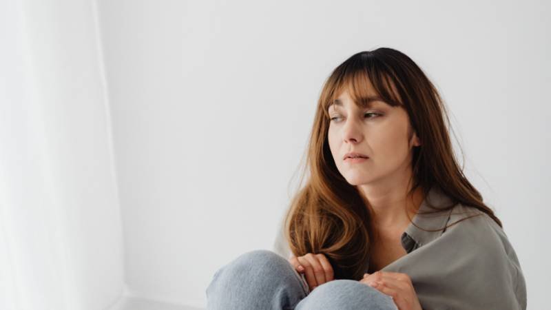 Estàs esgotada i no ho dius: per què cuidar-te aquest estiu també és cuidar-lo a ell